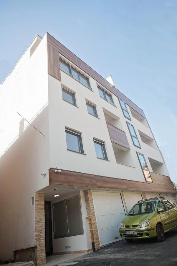 Luna Deluxe City Center & Free Parking Сараево Экстерьер фото