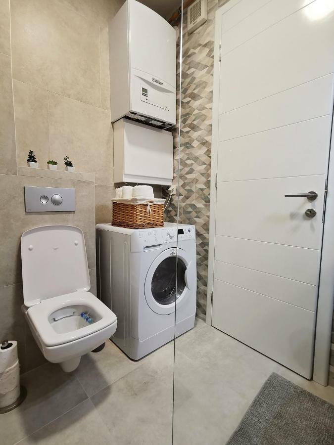 Luna Deluxe City Center & Free Parking Сараево Экстерьер фото